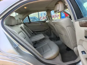 Mercedes-Benz E350 Base 4Matic Sedan AWD (3.5L 6cyl 7A) 2010 Gold
