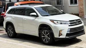 Toyota Highlander XLE 4x4 V6 (3.5L 6cyl 8A) 2018 White