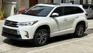 Toyota Highlander XLE 4x4 V6 (3.5L 6cyl 8A) 2018 White