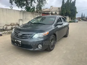 Toyota Corolla LE 4dr Sedan (1.8L 4cyl 4A) 2013 Gray
