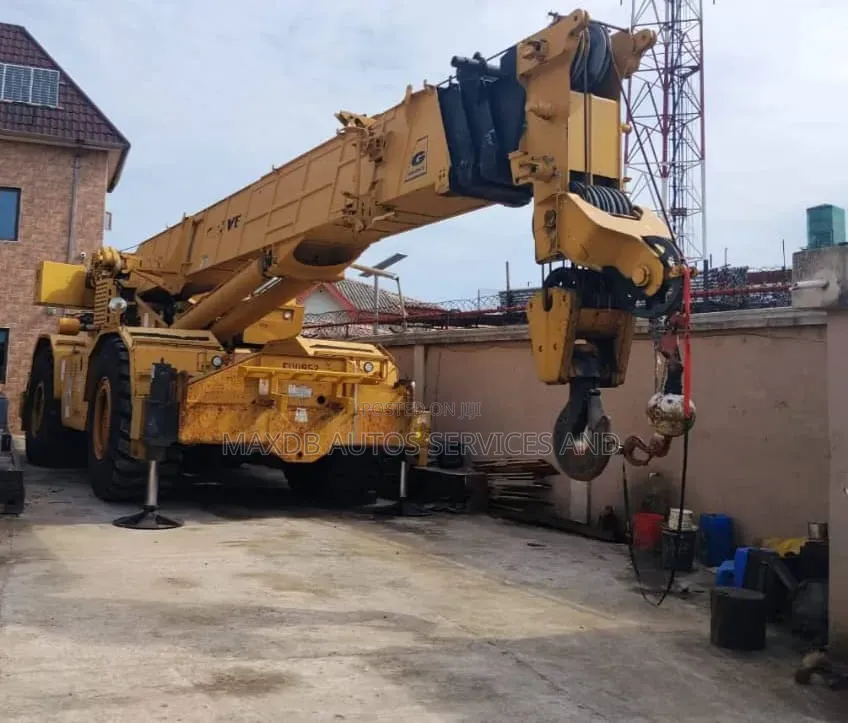 Grove Crane , 90 Ton