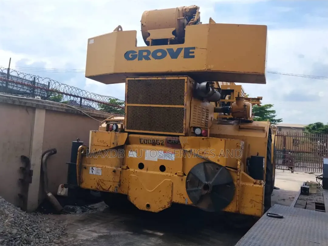 Grove Crane , 90 Ton