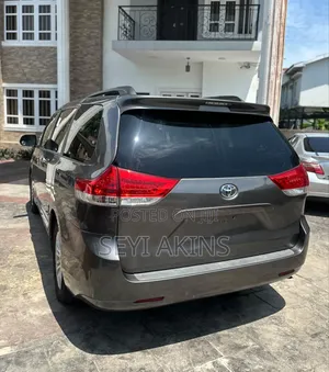 Toyota Sienna 2015 Brown