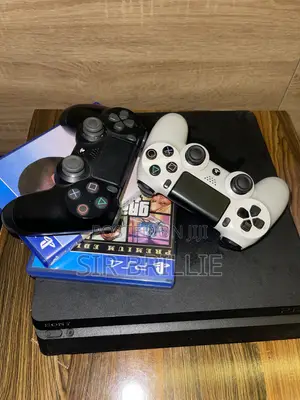 PS4 PLAYSTATION Slim Console 1TB With 2 Pads and 2 Games (Discs)