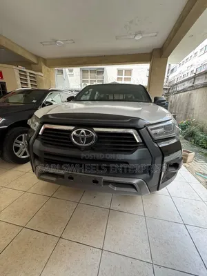 New Toyota Hilux SR5+ 2026 Black