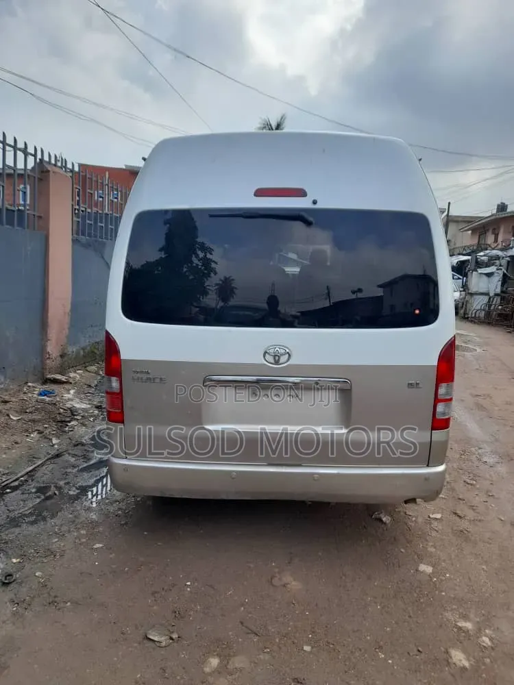 Toyota HiAce 2011 Grey