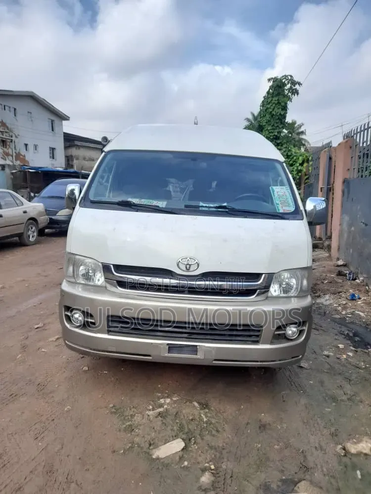 Toyota HiAce 2011 Grey