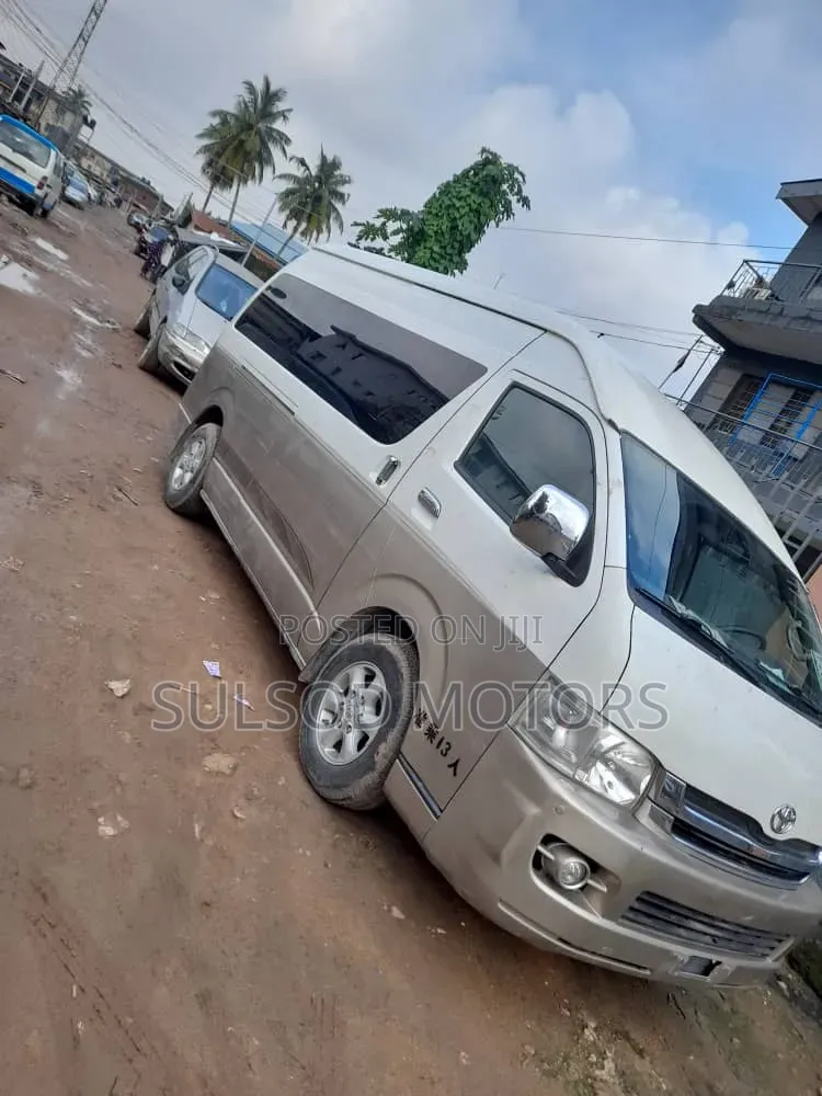 Toyota HiAce 2011 Grey