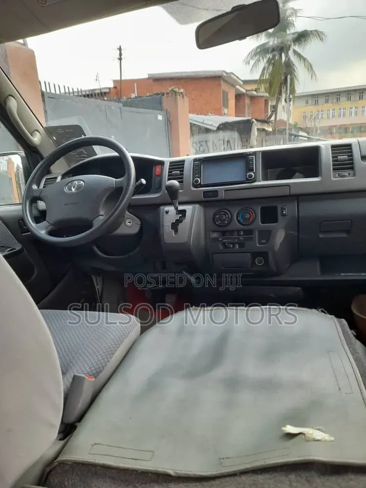 Toyota HiAce 2011 Grey