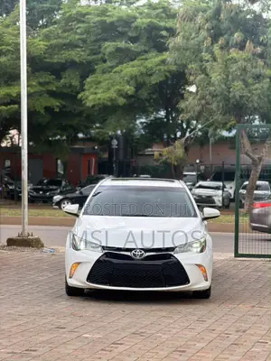 Toyota Camry SE 4dr Sedan (2.5L 4cyl 6A) 2016 White