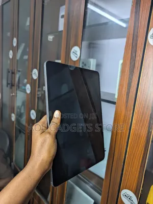 Apple iPad Pro 12.9 (2022) 128 GB Gray