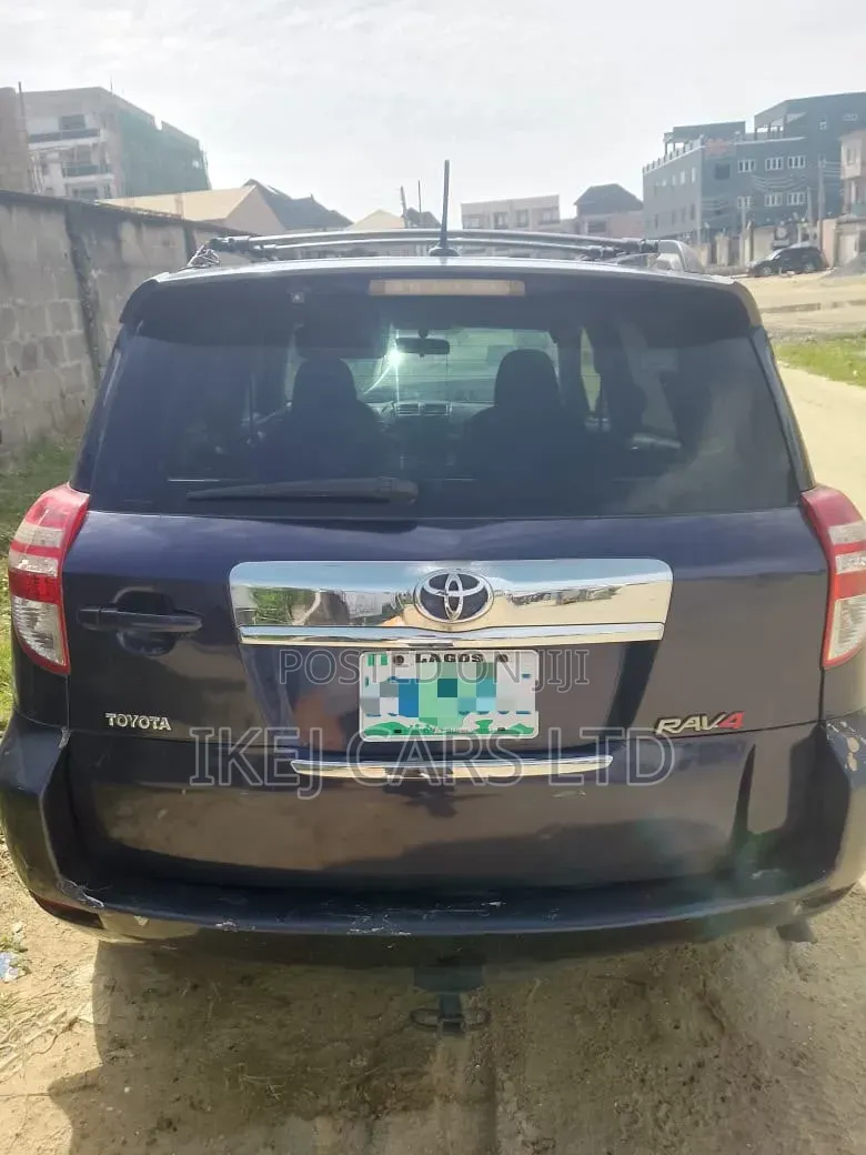 Toyota RAV4 2011
