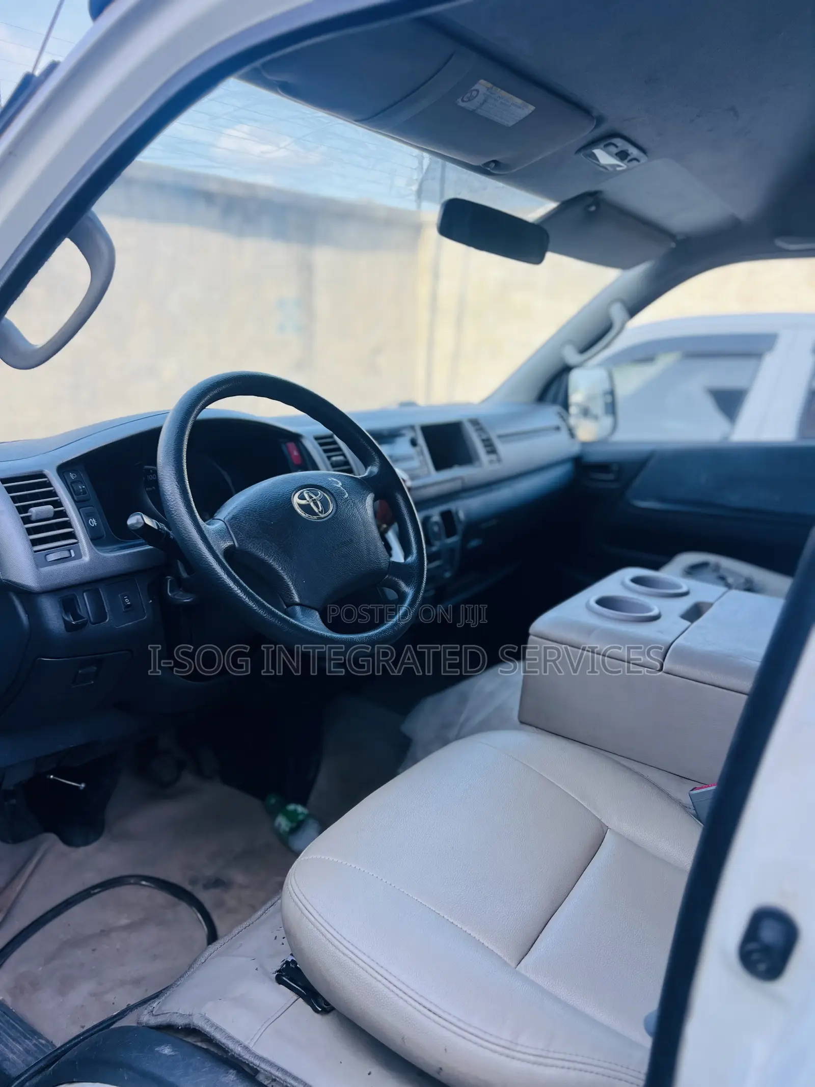 Toyota HiAce 2018 White