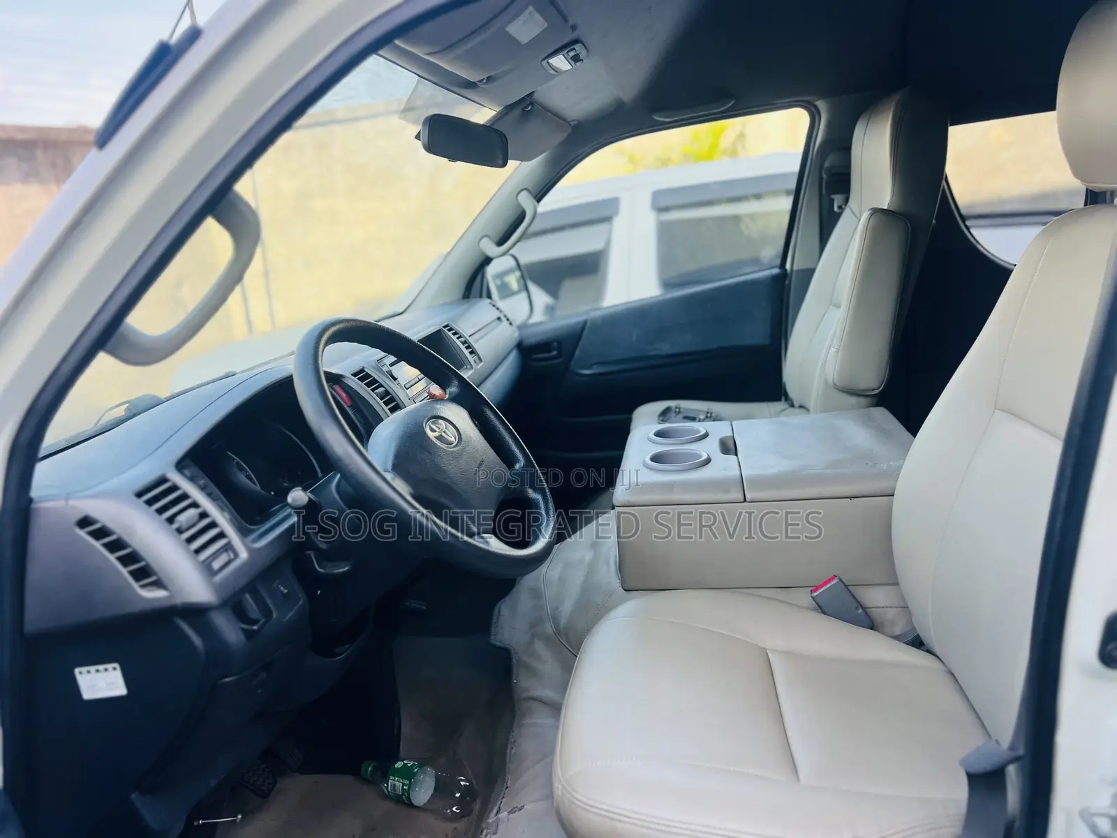 Toyota HiAce 2018 White