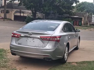Toyota Avalon XLE Premium FWD Sedan (3.6L 6cyl 6A) 2016 Silver