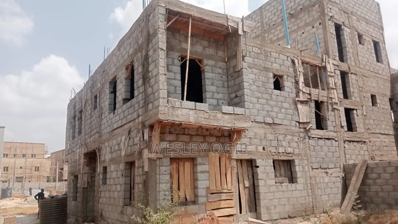 5 Bedroom Semi Detached Duplex