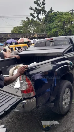 Boot Cover Fibre Folding for Toyota Tacoma