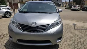 Toyota Sienna LE AWD 7-Passenger 2013 Gray