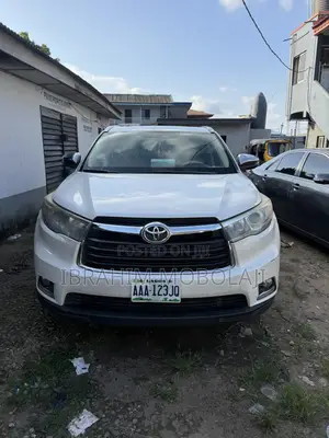 Toyota Highlander XLE V6 4x4 (3.5L 6cyl 6A) 2016 White