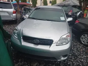 Toyota Matrix Hatchback FWD (1.8L 4cyl 5M) 2005 Silver