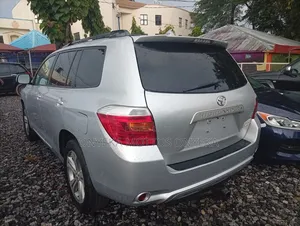 Toyota Highlander Base 2010 Silver