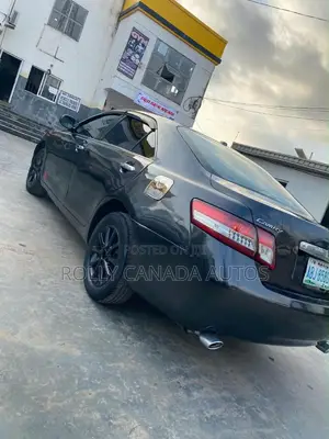 Toyota Camry XLE V6 4dr Sedan (3.5L 6cyl 6A) 2011 Gray