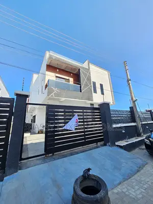 5bdrm Duplex in Lekki for sale