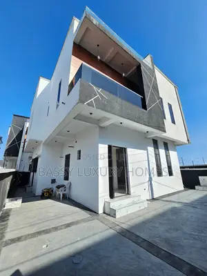5bdrm Duplex in Lekki for sale