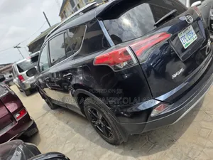 Toyota RAV4 2016 Blue