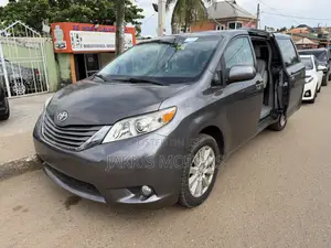 Toyota Sienta 1.5 AWD (6-seater) 2015 Gray