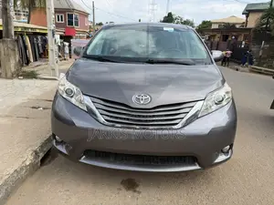 Toyota Sienta 1.5 AWD (6-seater) 2015 Gray