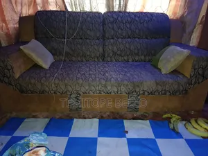 Complete Sitting Room Chairs With 6 Throw Pillows