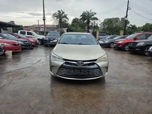 Toyota Camry XLE 4dr Sedan (3.5L 6cyl 6A) 2015 Gold