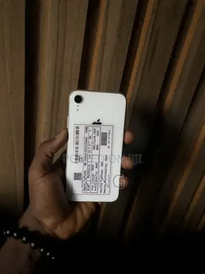 Apple iPhone XR 64 GB White