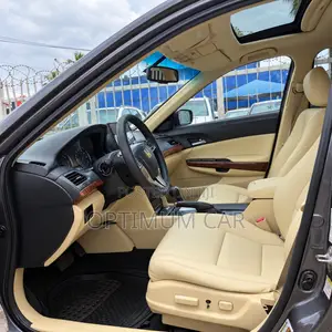 Honda Crosstour 2011 Gray