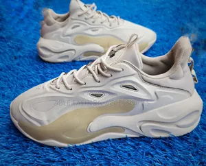 Akube/Thrift Men Sneakers