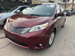 Toyota Sienna XLE 7 Passenger (3.5L 6cyl 6A) 2016 Red