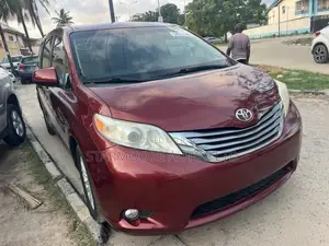 Toyota Sienna XLE 7 Passenger (3.5L 6cyl 6A) 2016 Red
