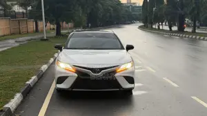 Toyota Camry XSE FWD (2.5L 4cyl 8AM) 2018 White