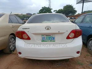 Toyota Corolla LE 4dr Sedan (1.8L 4cyl 4A) 2010 White