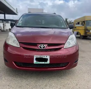Toyota Sienna 2010 Red