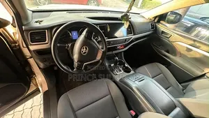 Toyota Highlander LE 4dr SUV (2.7L 4cyl 6A) 2015 Gold
