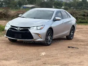 Toyota Camry SE 4dr Sedan (2.5L 4cyl 6A) 2017 Silver
