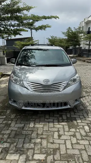 Toyota Sienna 2015 Black