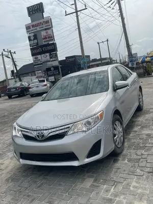 Toyota Camry LE 4dr Sedan (2.5L 4cyl 6A) 2013 Silver