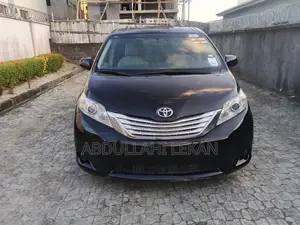 Toyota Sienna LE 7 Passenger 2010 Black