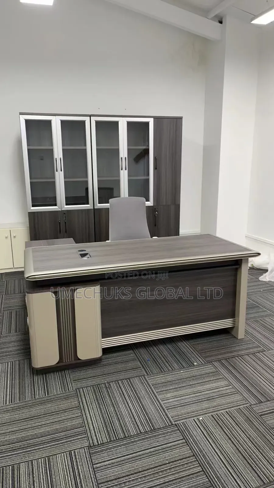 Executive Manager's Desk With Metal Frame and Extension.