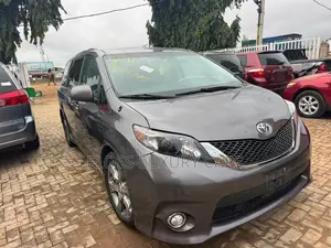 Toyota Sienna XLE 8 Passenger 2012 Gray