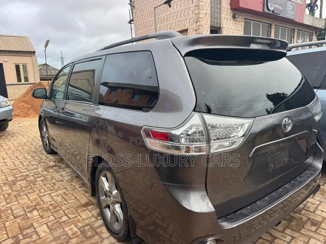Toyota Sienna XLE 8 Passenger 2012 Gray