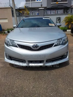 Toyota Camry SE 4dr Sedan (2.5L 4cyl 6A) 2013 Silver